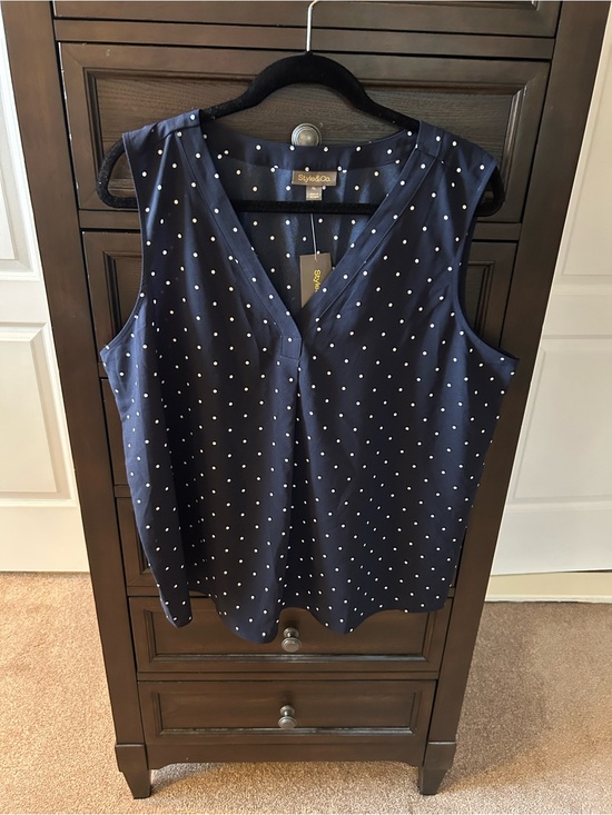 Style & Co. Tops - NWT Style & Co. Navy Polka Dot V-Neck Sleeveless Top XL